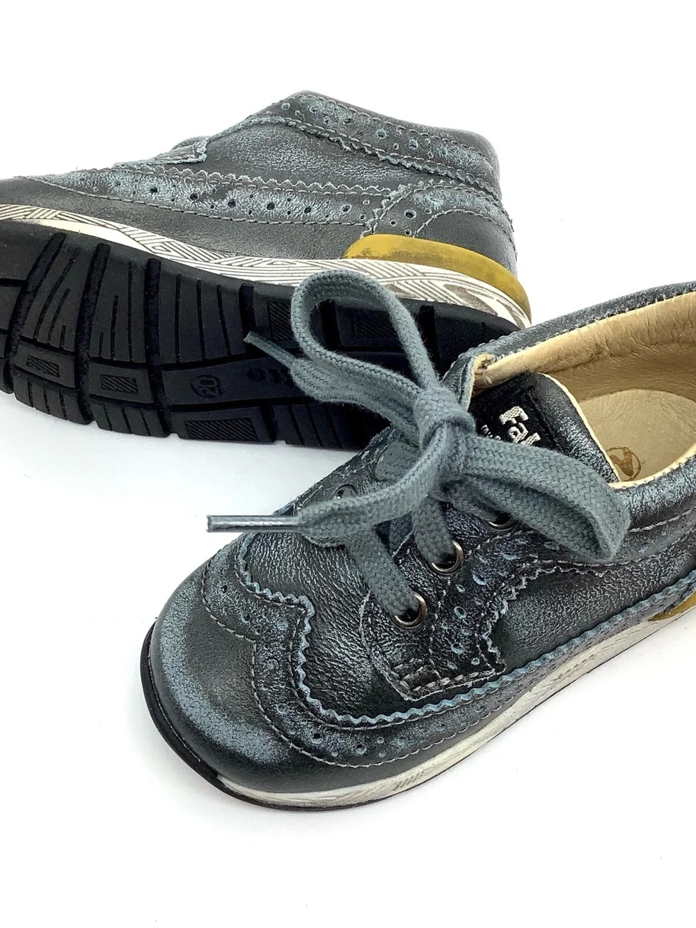 Toddler casual wing tip lace up from Italy. Distressed leather.NWT